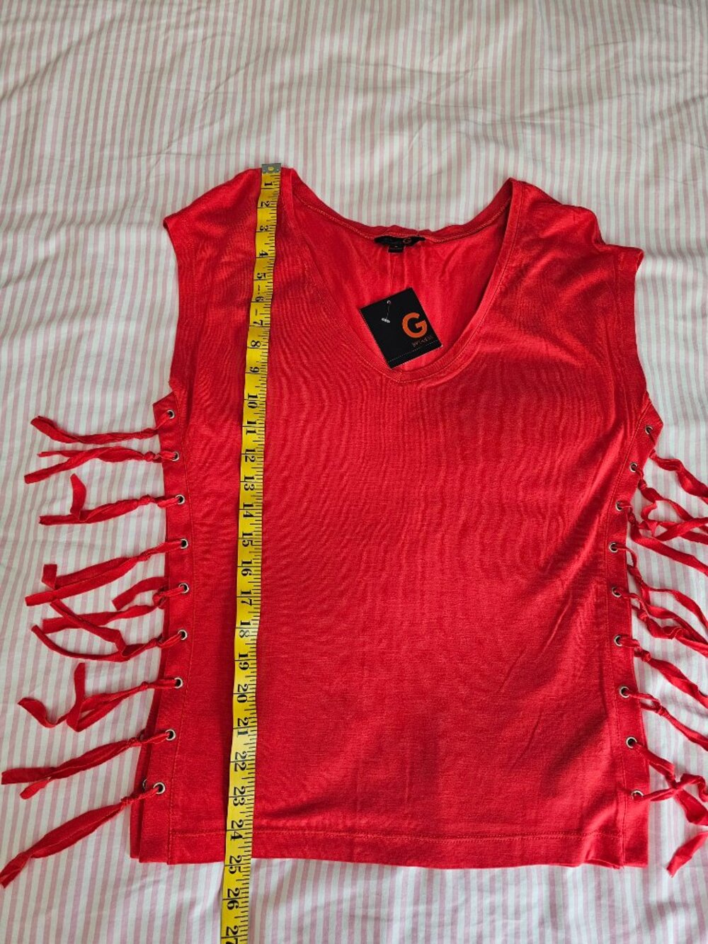 G by Guess red top with fringes and no sleeves - Picture 5 of 6